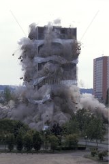 Abriss eines HLM -Turms im Val Fourré April 2003 Frankreich