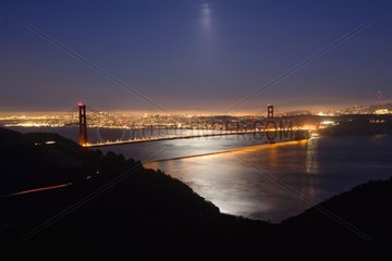 Die Golden Gate Bridge bei Nacht in San Francisco California