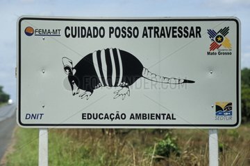Panel announcing the possible crossing of small animals