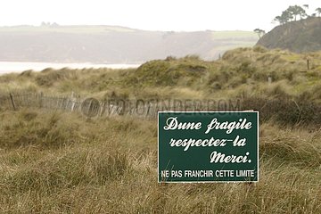 Panneau d'information sur la protection des dunes à Hillion