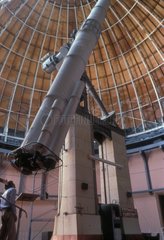 Astronome et la Grande Lunette de l'Observatoire de Nice