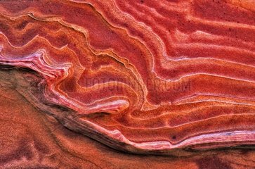 Schichten in einem Sandstein  der reich an Eisenoxid Arizona USA ist