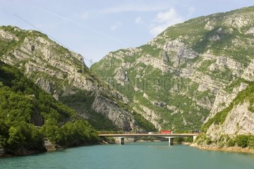 Lac de Barrage Sur la Rivière Neretva en Bosnie