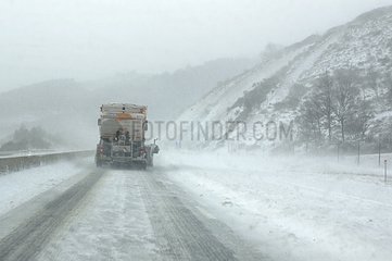 Schneejagd klären die Autobahn A75 Lozère