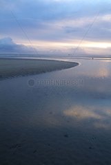 Strand bei Ebbe an der Hynkküste bei Sonnenaufgang