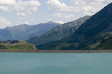 Mutter und künstliche Zurückhaltung des Mont Cenis Savoie Frankreich