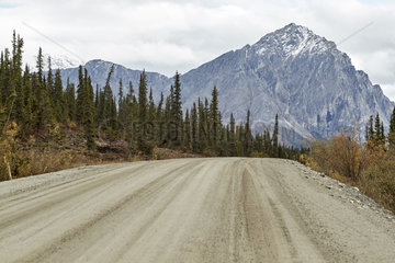 Dalton Highway : from Fairbanks to Prudhoe Bay  Near Mount Sukakpak  Alaska  USA