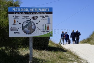 Waste awareness sign on the way to the Dune de Keremma  Brittany  France