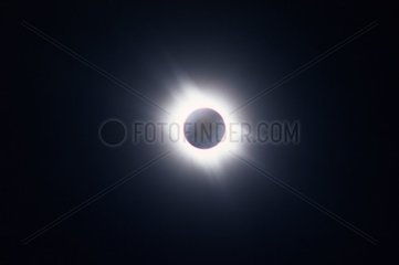 Weit Solar Corona in einer totalen Sonnenfinsternis