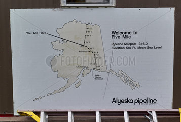 Dalton Highway : from Fairbanks to Prudhoe Bay  At mile 60  gas station and lodge  Alaska  USA