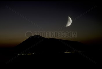 Premier croissant de Lune sur Lipari Iles Eoliennes