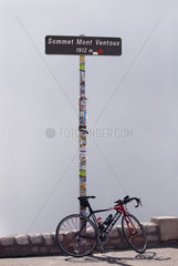 Bicycle and pannel of summit of Mont Ventoux  Vaucluse 84  Provence-Alpes-Cote d'Azur  France