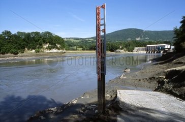 Accumulation de sédiments en amont du barrage de Seyssel