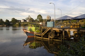 Fischerehafen der Hauptstadt Kuching von Sarawak Borneo