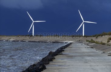 Parc éolien de Boin un jour d'orage Vendée