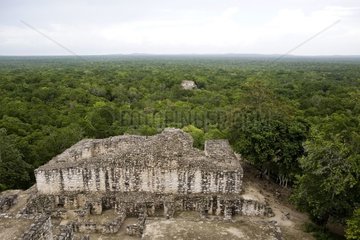 Baldachin aus den Ruinen einer Maya -Pyramid -Mexiko