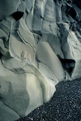 Roche sculptée par la mer Islande