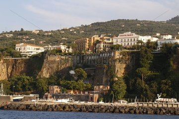 Die Stadt Sorrente im Mittelmeer Campania Italien