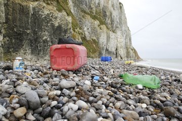 Kunststoffe auf einem Schindel Beach Veulettes Sur Mer France