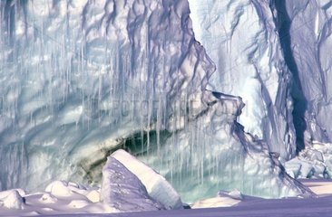 Stalactites de glace Jokel Ellesmere Island Canada