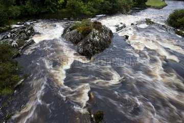 Fluss in den Farben von Torf Irland