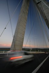 Straßenverkehr auf der Brücke der Normandie Honfleur Frankreich