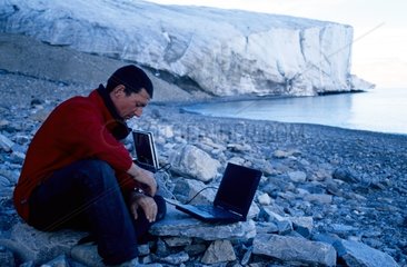 Transmission de données en mode data près d'un glacier