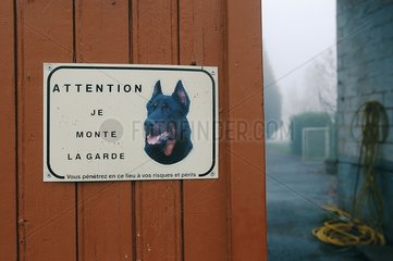 Descriptive on informing gate of the presence of a watchdog