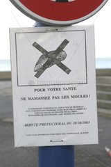 Panel of prohibition to collect the mussels France