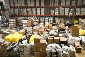 Bestand an Computerausrüstung recycelt und an den Export gesendet