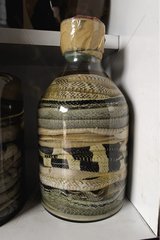 Cobra in Reisalkoholflasche VIêt Nam aufbewahrt