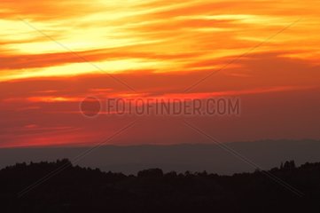 Paysage provençal au coucher du soleil