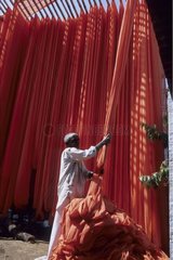 Arbeiter in einer indischen Textilfabrik