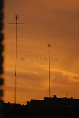 Deux antennes de télévision sur un toit Espagne
