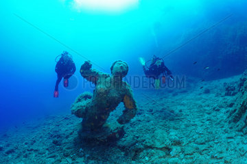 Divers and the mermaid or the virgin statue  Diving site of the Sea Lion  Saint-Raphael  Var  France