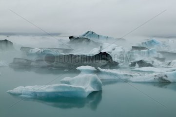 Icebergs from Vatnajoekull glacier Jokuelsarlon lagoon