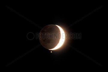 Conjonction serrée entre la Lune et Saturne vue de France