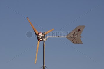 Windmühle auf Blue Sky Ardèche Frankreich