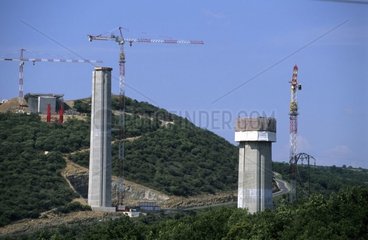 Construction du viaduc de Millau sur la vallée du Tarn
