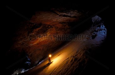 Intérieur de la grotte du Pic Tedera à Huesca Aragon