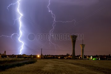 Strong thunderstorms at night in summer - Centre France