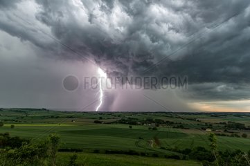 Violent storm accompanied by hail and violent winds - France