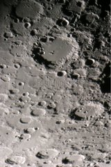Pôle Sud lunaire visible sur le dernier quartier de Lune