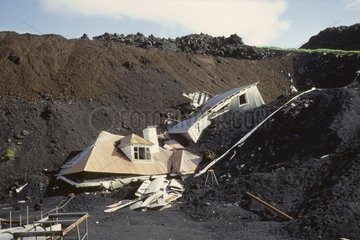 House crushed by the casting of the Kirkjufe volcano in 1973