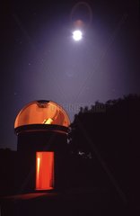 Pleine lune au-dessus de l'observatoire d'Aniane Hérault