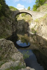 Brücke des Teufels am Fluss Ardeche Frankreich