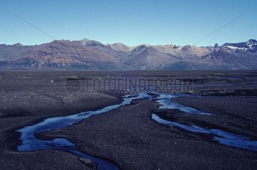 Schwarze Sand- und Islandflüsse