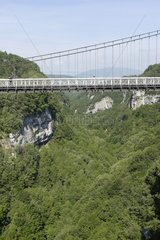 Brücke von Caille  die die Schluchten von Usses Frankreich überdämpfe