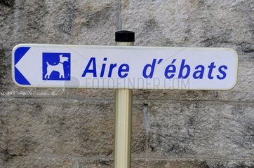 Panel announcing an area for Dogs Doubs