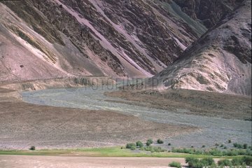 Tal in der Nähe von Chumatang Ladakh India ausgetrocknet